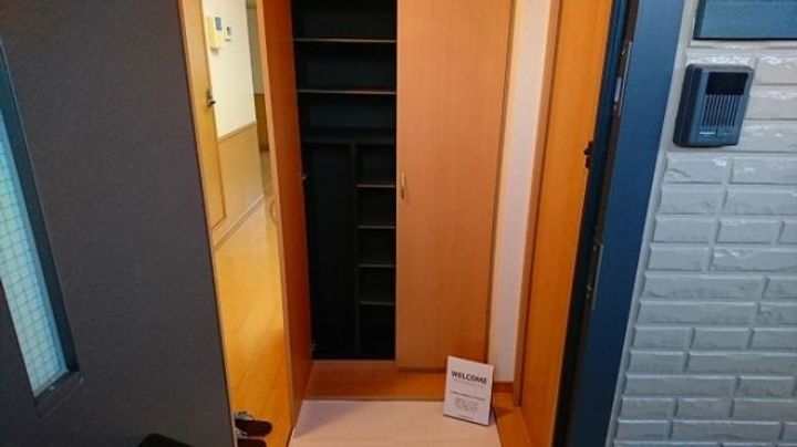 ガーデンヒルズ Aの玄関