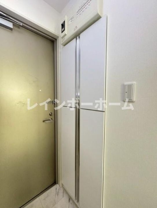 千葉県浦安市堀江5(マンション)の賃貸物件の玄関