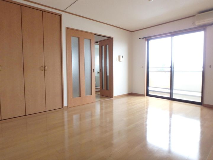 北條江俣ビルの居間