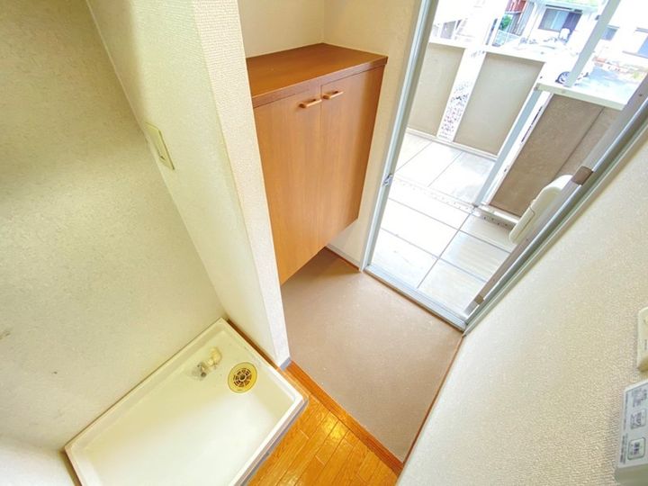 リファレンス胡録台A棟の玄関