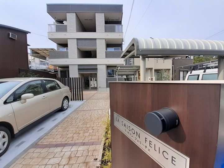 奈良県大和高田市三和町の賃貸アパートの外観