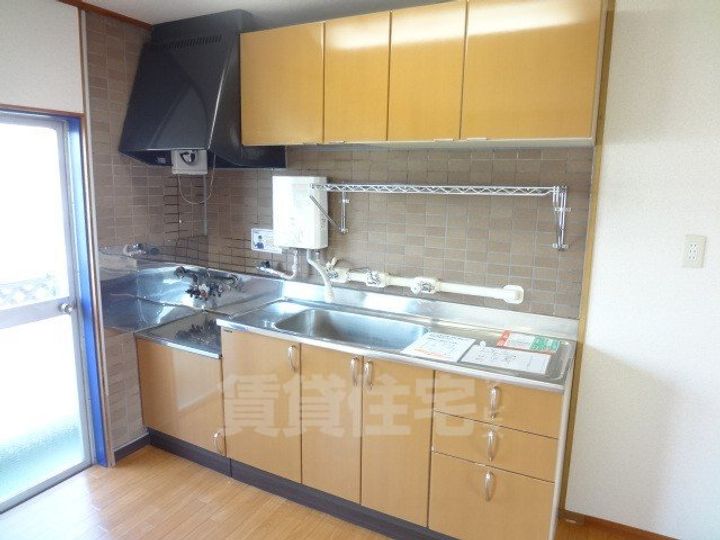 新金岡町2丁4住宅のキッチン