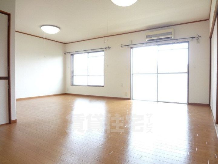 新金岡町2丁4住宅の居間