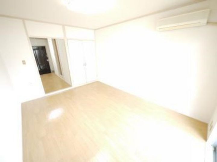 サンライズIIの居間