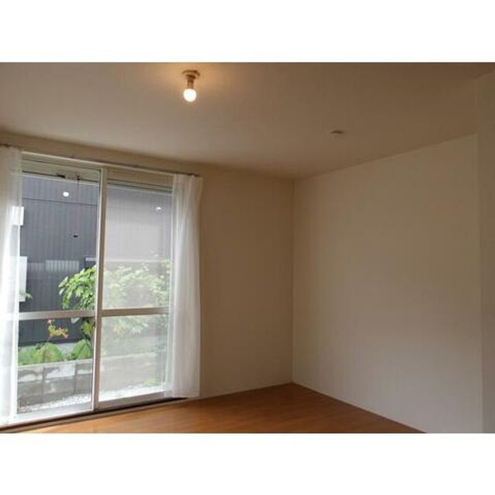 神奈川県横浜市神奈川区三ツ沢南町(一戸建)の賃貸物件の居間