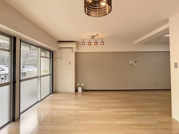 PIVOTマンション広沢の居間