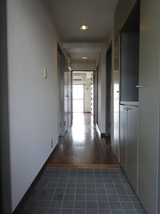 シーダレジデンスの玄関