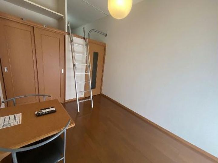 レオパレス向が丘IIの居間