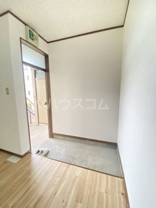 ヴィラ国立の玄関