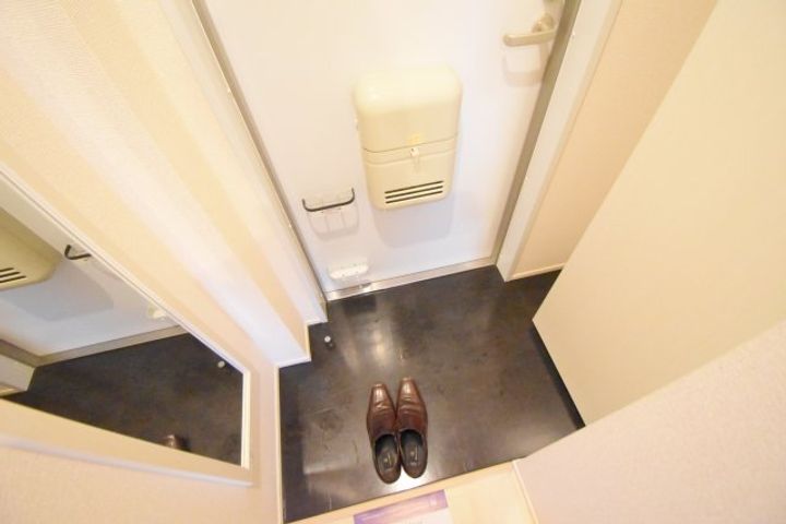 神奈川県横浜市港南区日野1(マンション)の賃貸物件の玄関