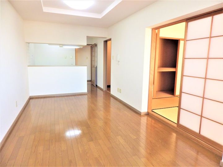 エレガンス敷島の居間