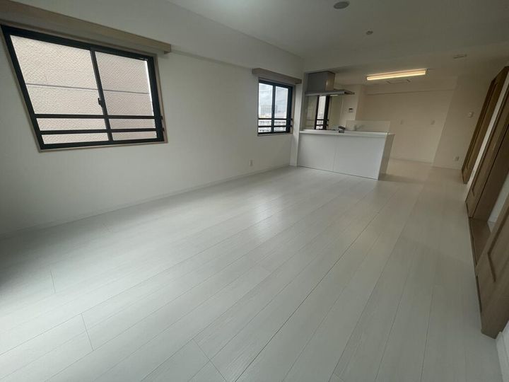 第二丸昌興業ビルの居間