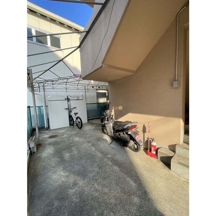 横浜三吉町第4レッツビルの地図
