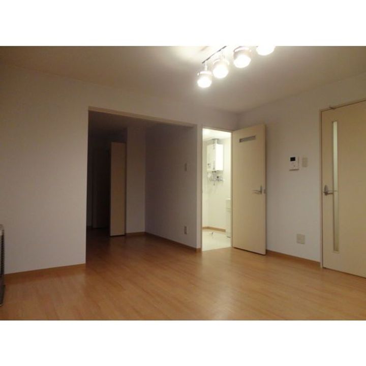 グランドサクセス月寒中央の居間