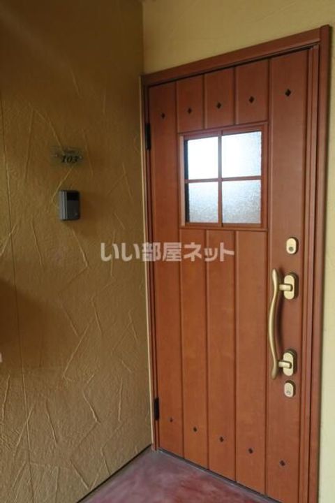 新潟県三条市東新保(アパート)の賃貸物件の玄関