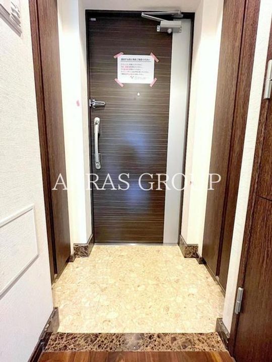 東京都足立区綾瀬3(マンション)の賃貸物件の玄関