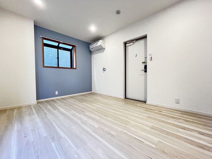 四木アパートメントの居間