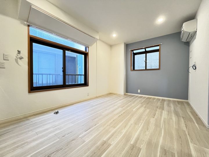 四木アパートメントの居間