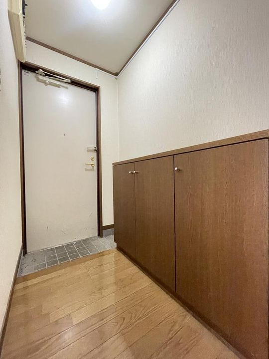 エルハイツ川田の玄関