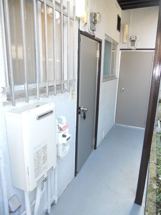 東京都世田谷区代沢4(アパート)の賃貸物件の玄関