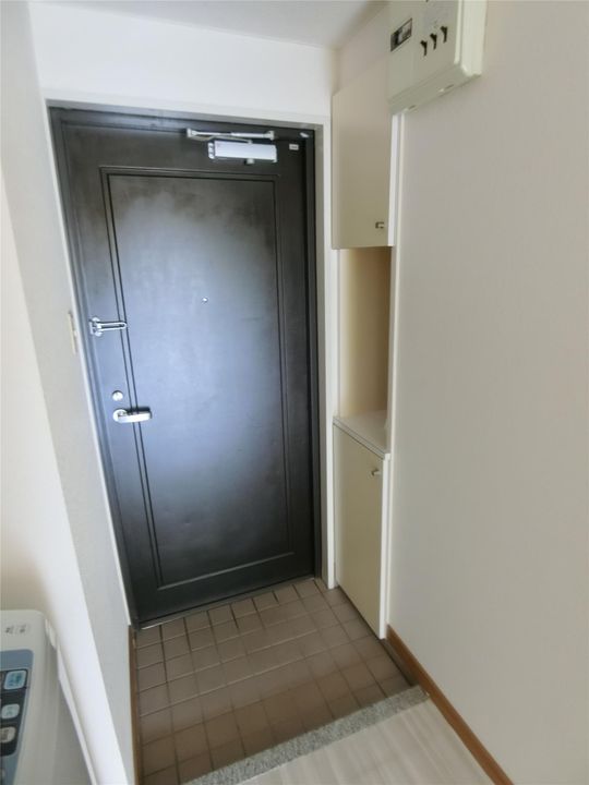 志度シーサイドハイツの玄関