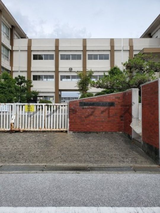 メゾン高比良の周辺