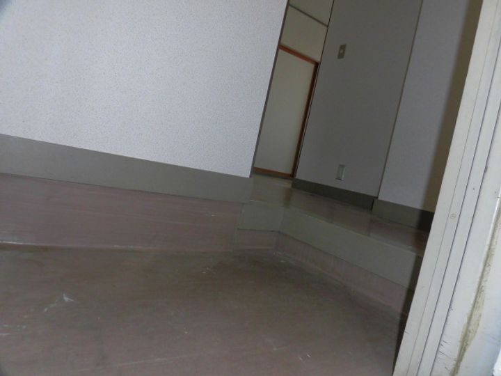 長野県上田市中央4(アパート)の賃貸物件の玄関