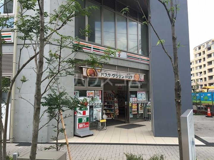 JOY CUBEの周辺