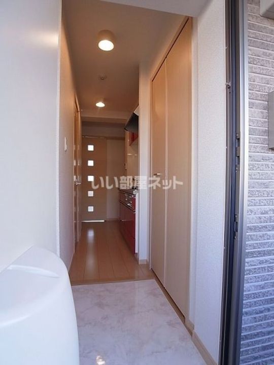 埼玉県八潮市大瀬5(マンション)の賃貸物件の玄関