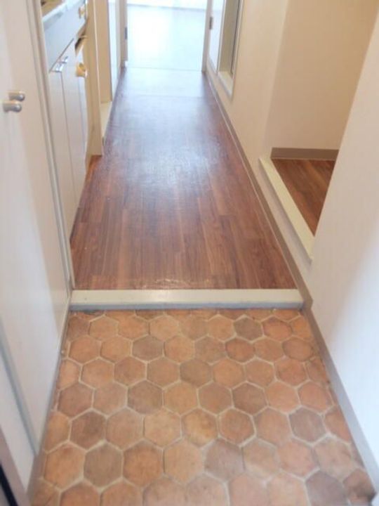 東京都多摩市山王下1(マンション)の賃貸物件の玄関