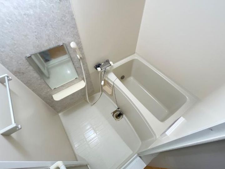 ブロードパインAの風呂