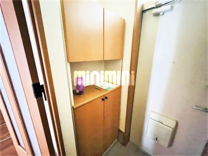 サプリーム8の玄関