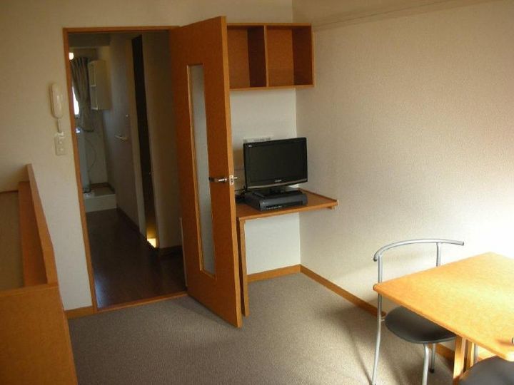 レオパレス富岡の居間