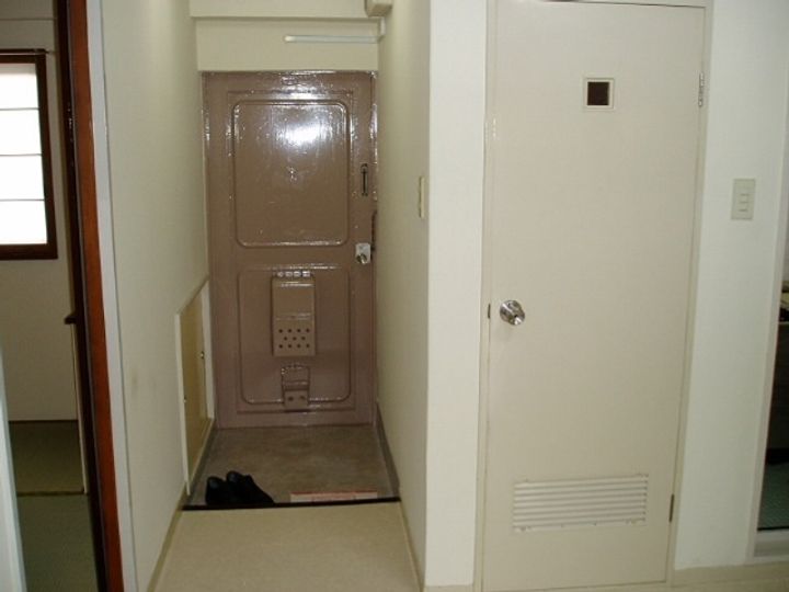 桃井マンションの玄関