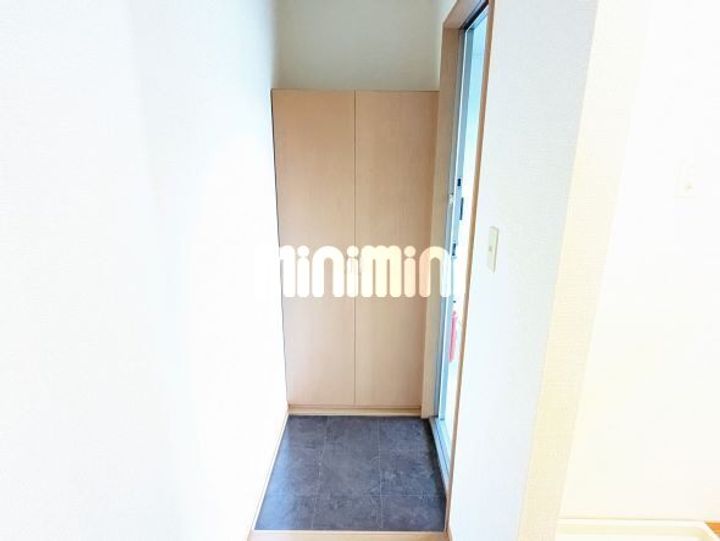 リヴィエールAの玄関