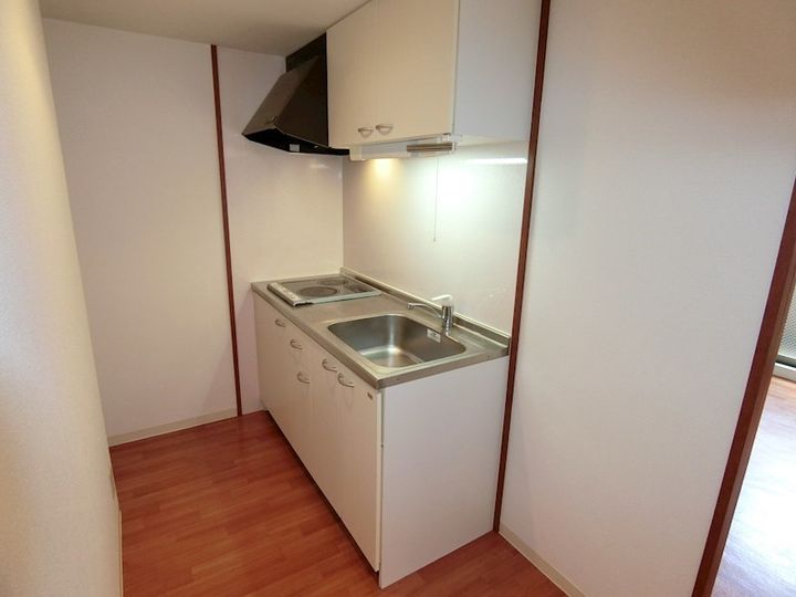 MS金剛 IIの居間