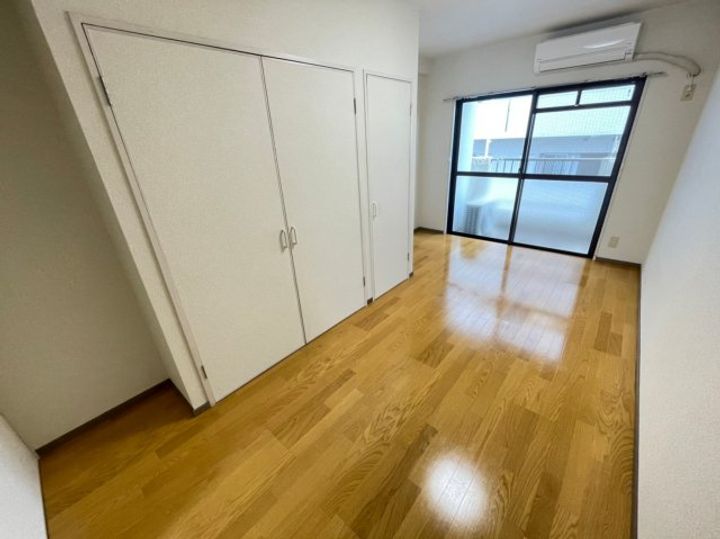 サントピア中園の居間