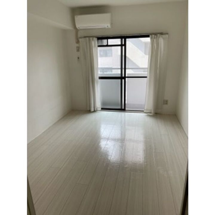 CASA NOAH名古屋マンションIIの居間