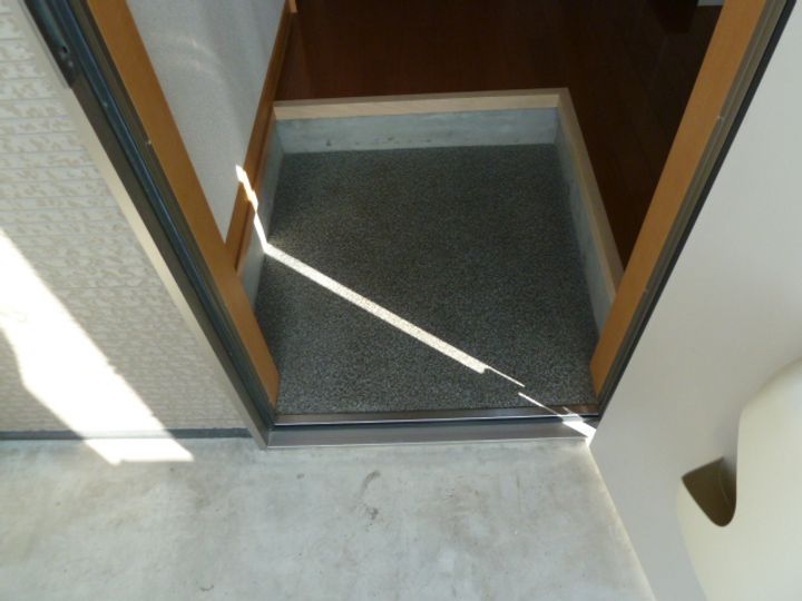 岡山県総社市中原(アパート)の賃貸物件の玄関