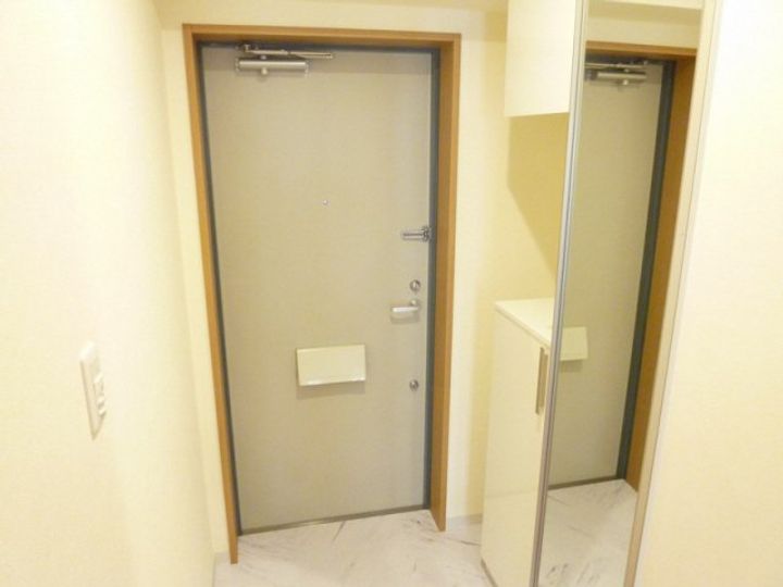兵庫県西宮市池開町(マンション)の賃貸物件の玄関
