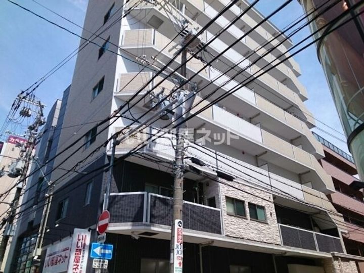 クリント ブライアントの外観