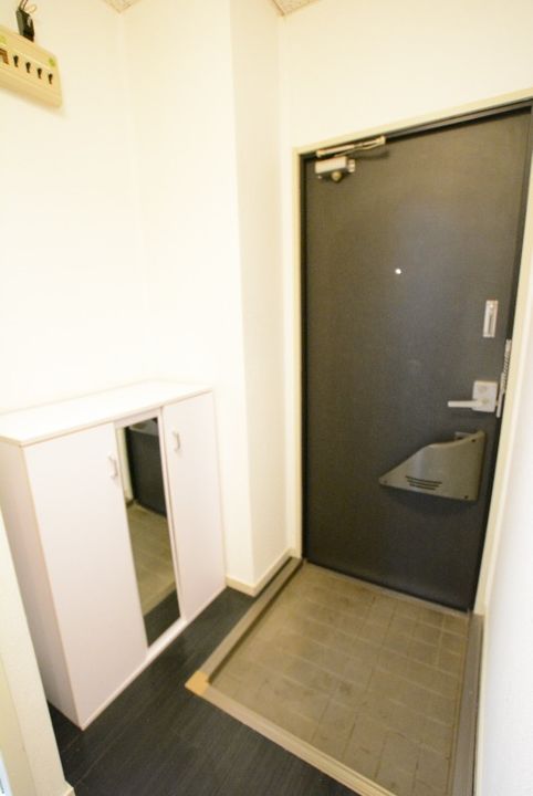 コーポベガの玄関