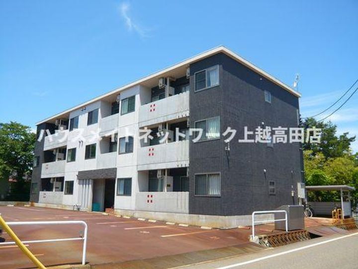 プリヨン高田の外観