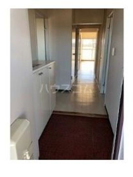 ヒルズ南戸塚3号棟の玄関