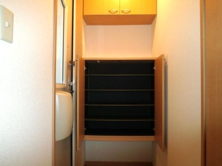 新潟県長岡市水道町2(アパート)の賃貸物件の玄関