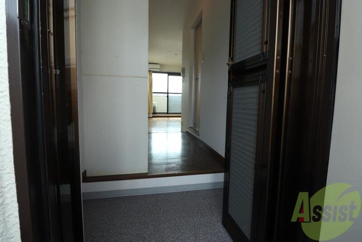 山田マンションの玄関