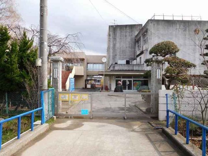 ホワイトベリーの周辺