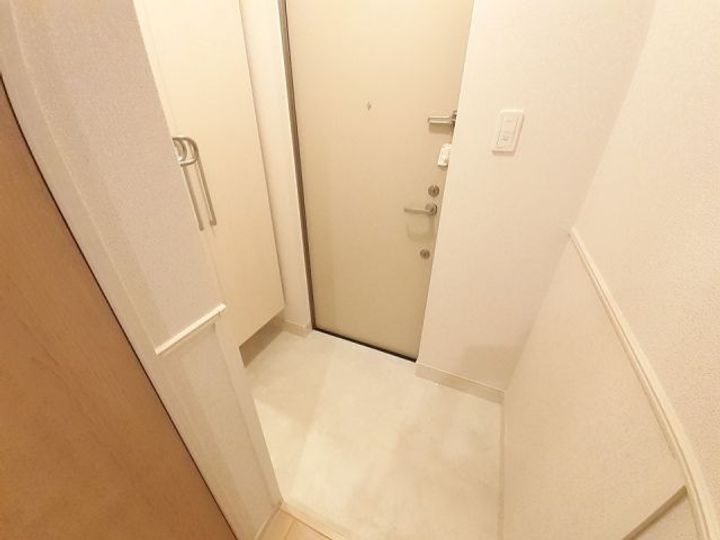 プティグレーヌ久御山の玄関