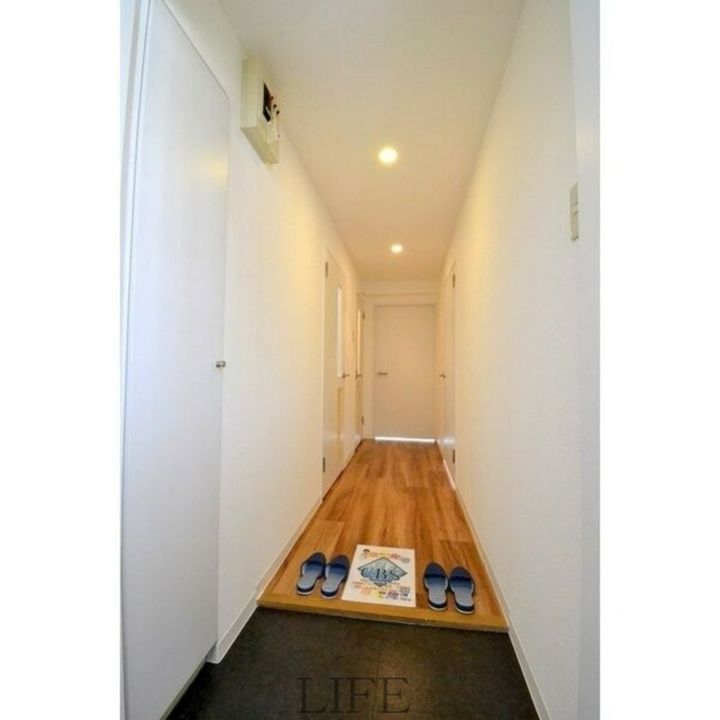 αNEXT平和通の玄関