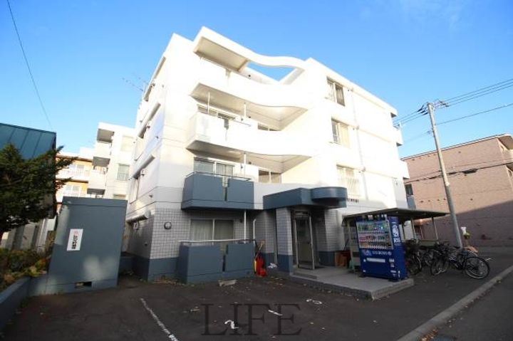 αNEXT平和通の外観